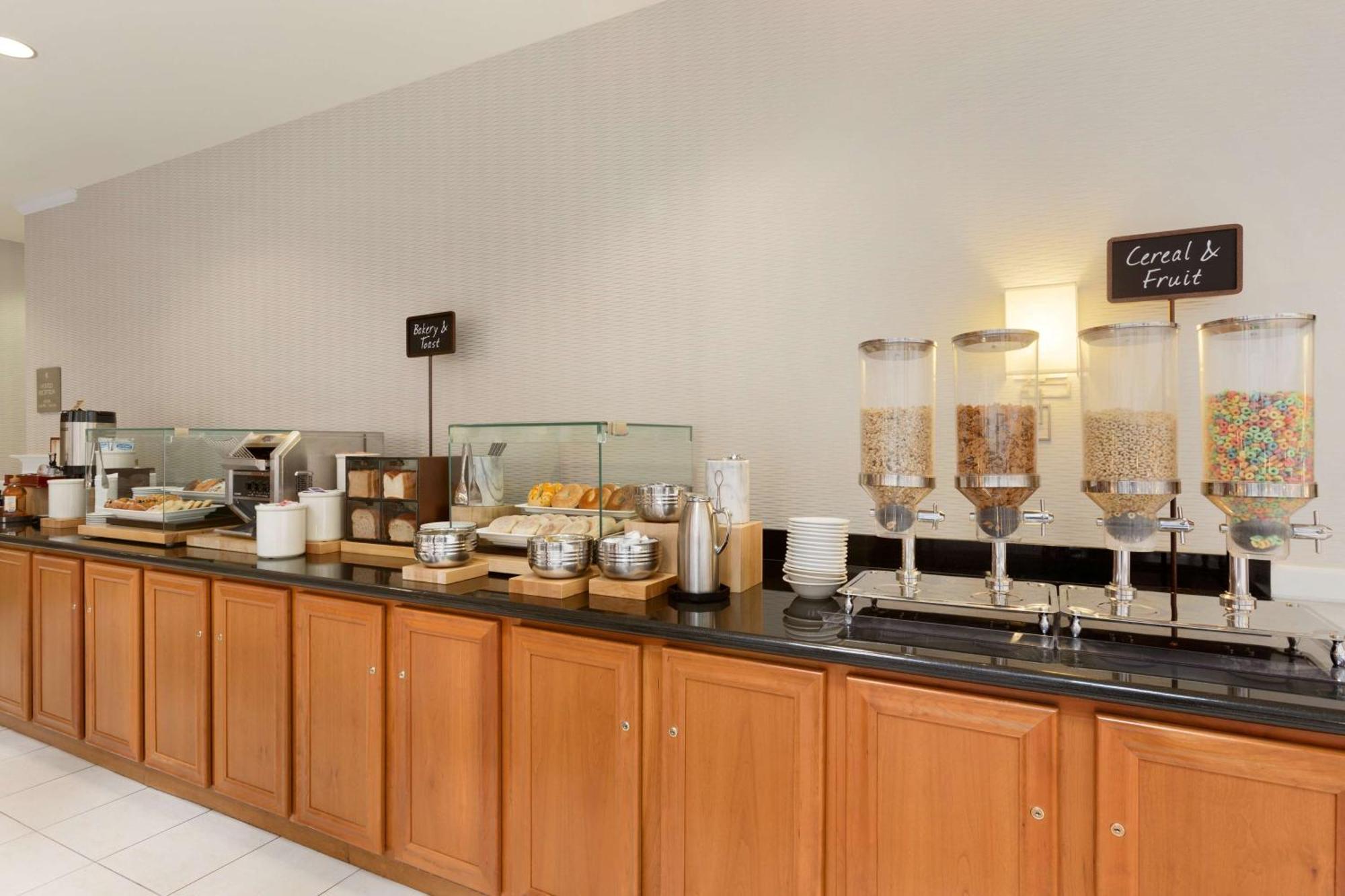 Embassy Suites Newark - Wilmington/South Buitenkant foto